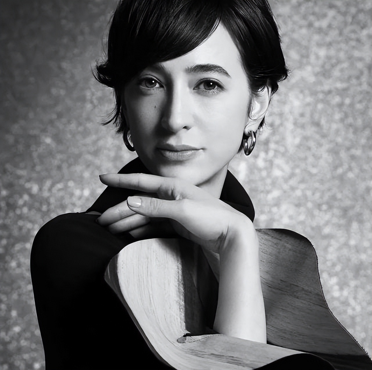 日本42岁混血女神：豪门收割机，曾卷入不雅光碟事件，奉子成婚