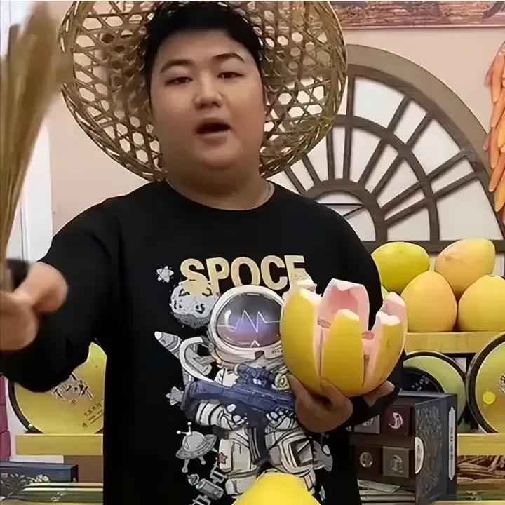 奥运冠军全红婵与他人合影,奥运冠军全红婵简历