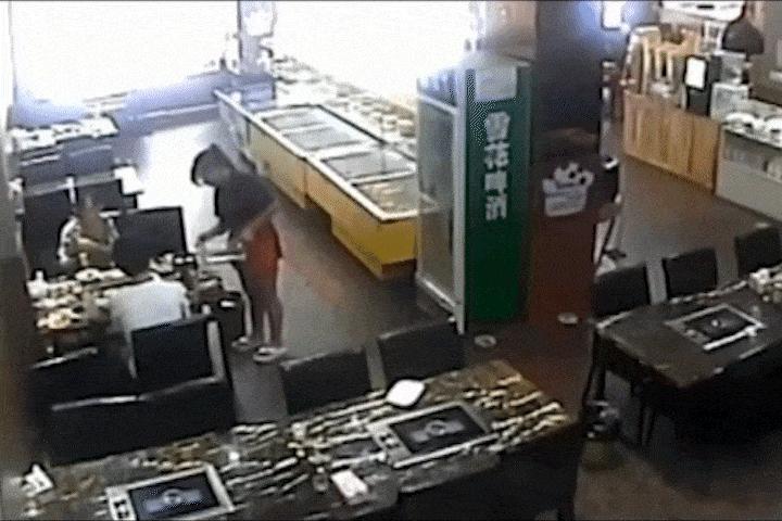 火情急救方法,身上着火怎么办教你三步自救施救