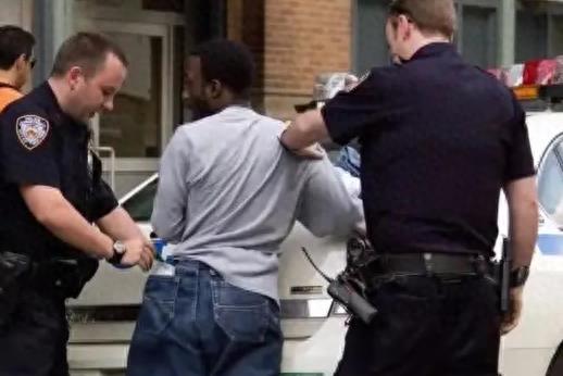 20年来，英国警方非法搜查15岁女孩*处私**，女性该如何保护自己呢？