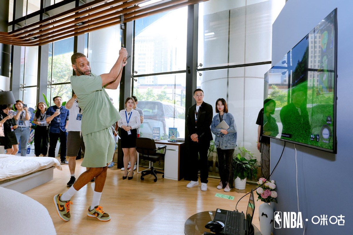电信日上海移动上大分！NBA名宿麦迪空降动感地带品牌活动现场