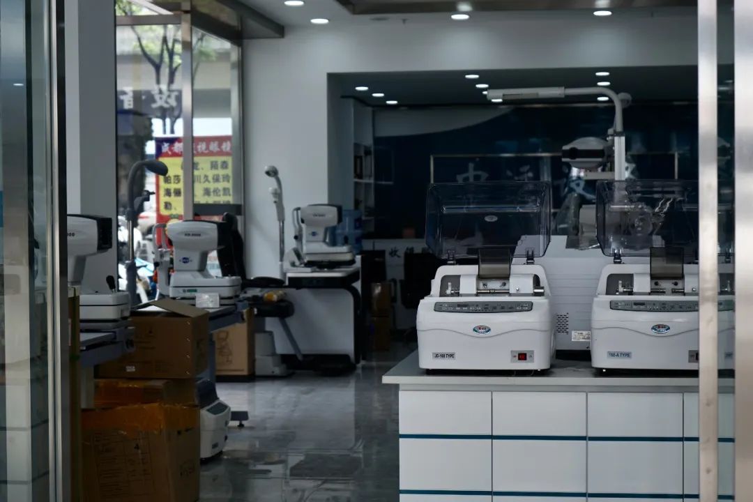 成都荷花池眼镜批发市场在哪,成都荷花池有眼镜卖吗