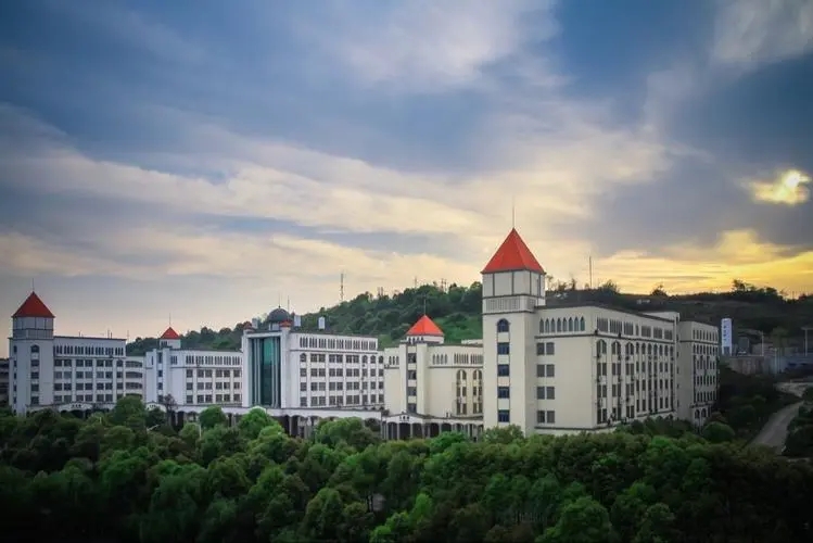 湖南科技学院与湖南工程学院比较,湖南工业大学和湖南人文科技学院