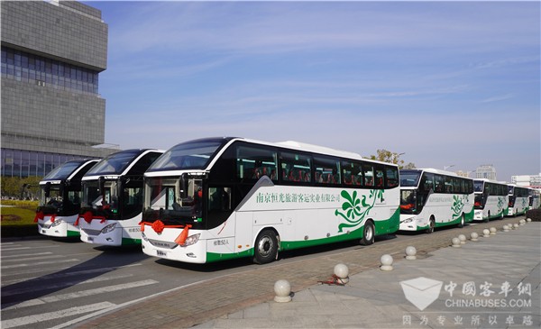 安凯a8豪华三轴大巴车,昆明新款安凯a8客车图片