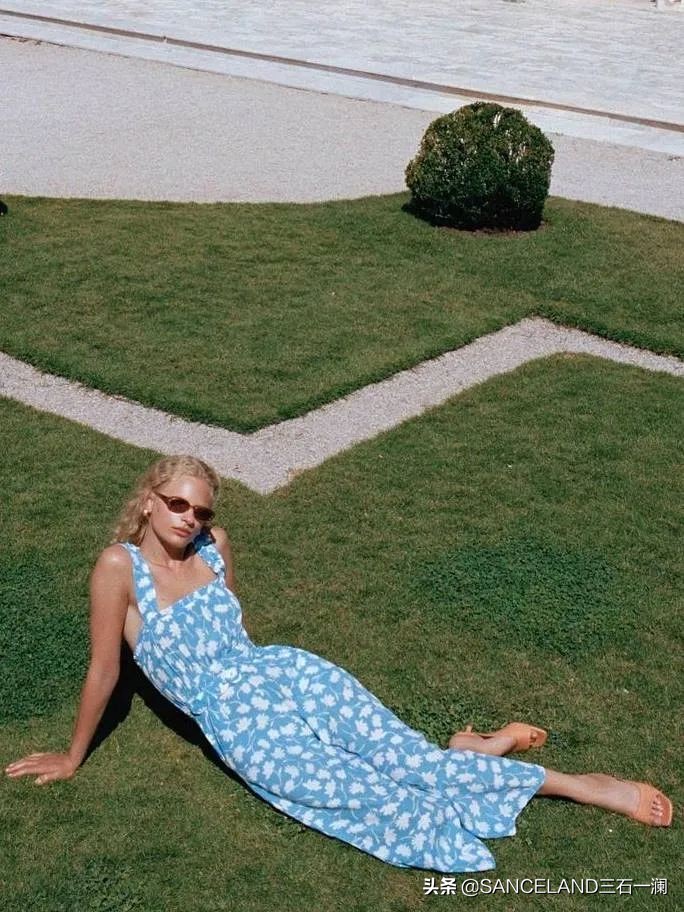 秋水伊人方领印花连衣裙,印花连衣裙怎么搭好看