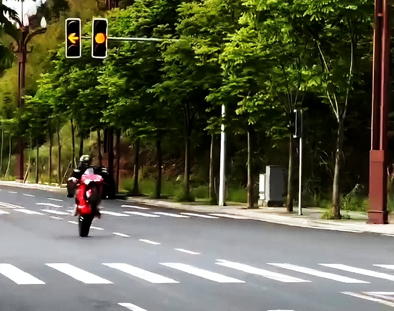 骑摩托翘头被交警抓怎么处罚,深圳男子骑摩托车被罚2000