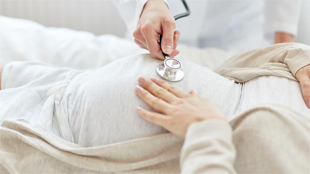 老人子宫掉出体外怎么治疗,62岁老人子宫掉下来