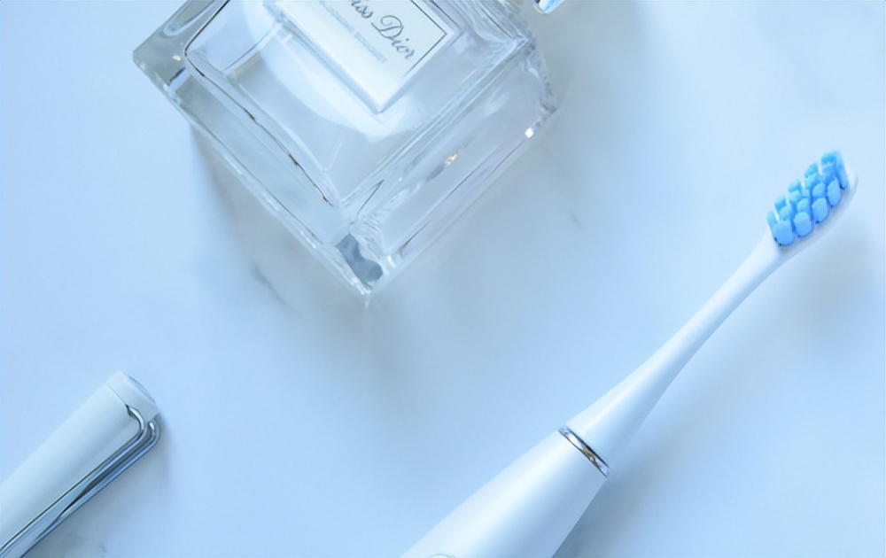 长期用电动牙刷对牙齿有伤害吗,电动牙刷和普通牙刷哪个对牙齿好