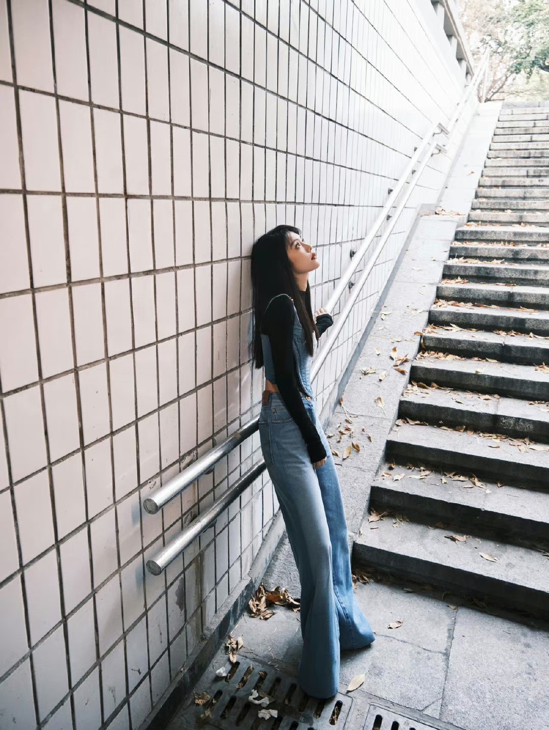 蔡文静复古衣服,蔡文静红格子外套