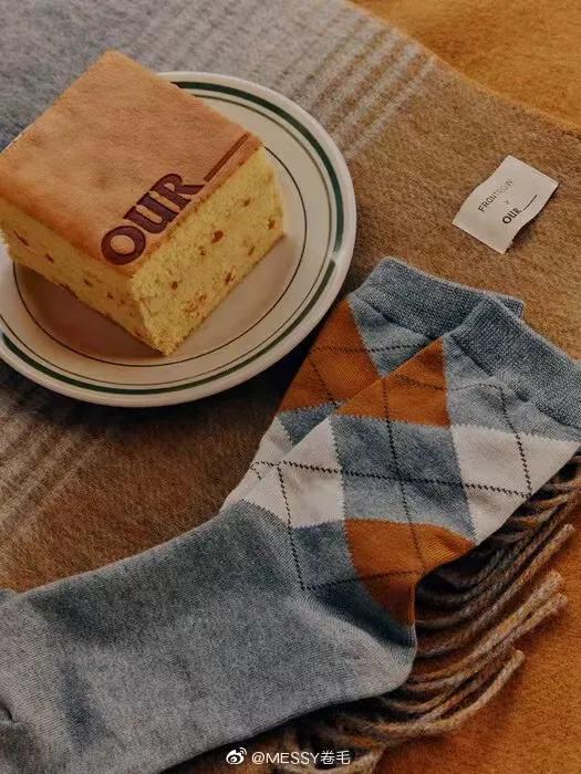 没想到!这3款“奶奶款毛衣”让姑娘们这么上头