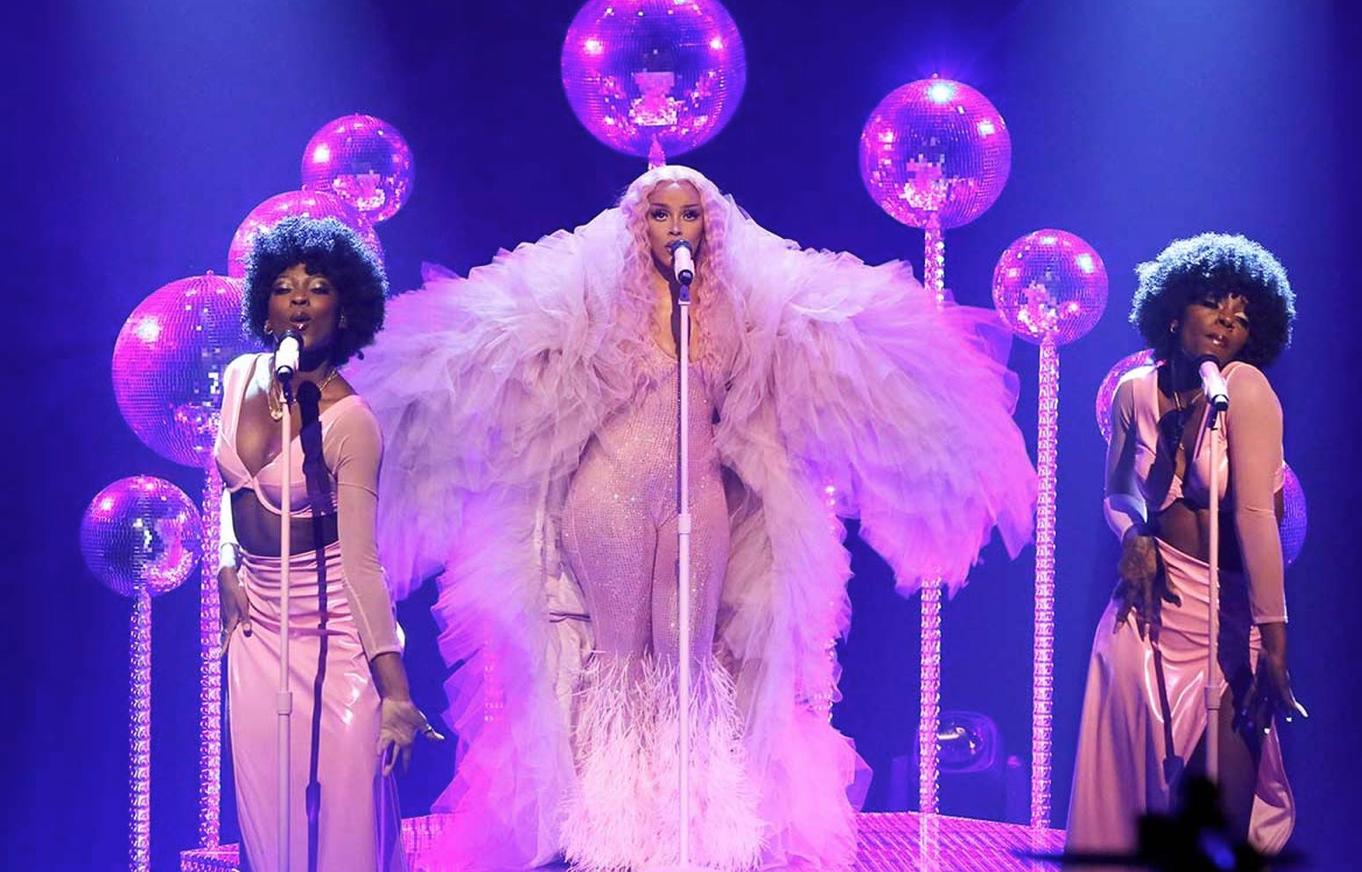 豆荚猫红色造型秀场,豆荚猫秀场图片