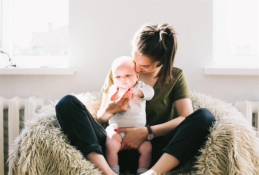 产后涨奶的十大忠告,产后第三天生理性涨奶处理方法