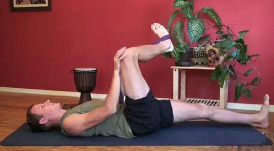 如何拉伸髋关节视频,怎么拉伸髋关节韧带