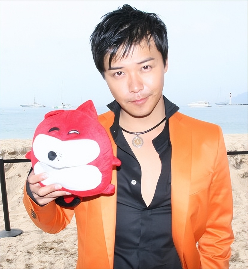 陈思诚在导演圈里的地位,陈思诚是位极具才华的导演