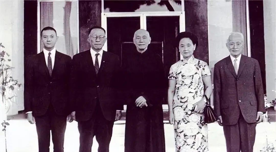 闃庨敗灞卞幓涓栧悗渚嶅崼瀹堝,闃庨敗灞辨櫄骞磋韩杈规湁澶氬皯渚嶅崼