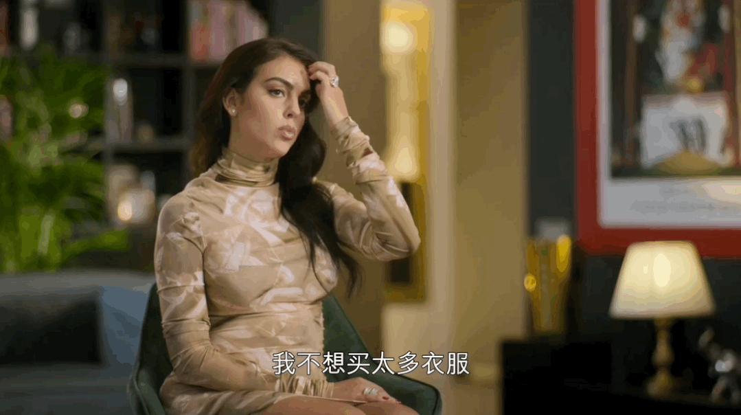 乔治娜晒c罗亲吻她脸颊照,乔治娜晒与c罗合照一生挚爱