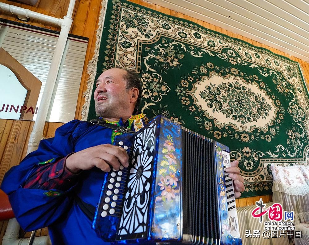 撞彩蛋、拔河、载歌载舞…中国俄罗斯族迎巴斯克节