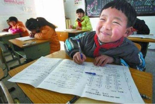 小学生作文《我的妈妈真虚伪》，老师笑到肚子疼，妈妈：手有点痒