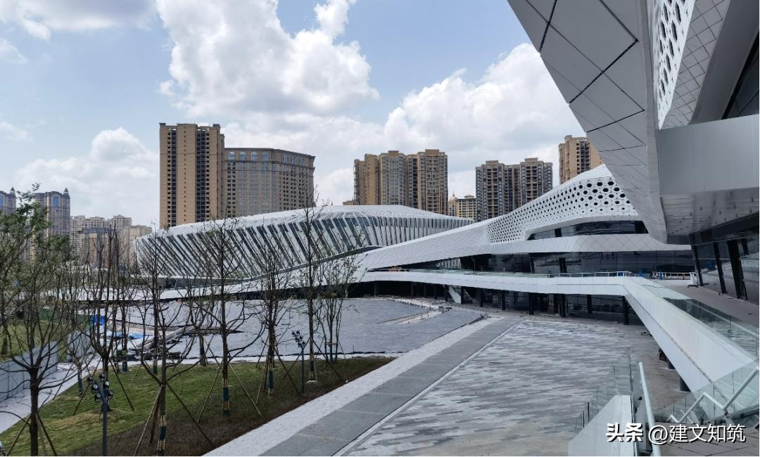 重庆龙兴体育场足球场,成都龙兴足球场