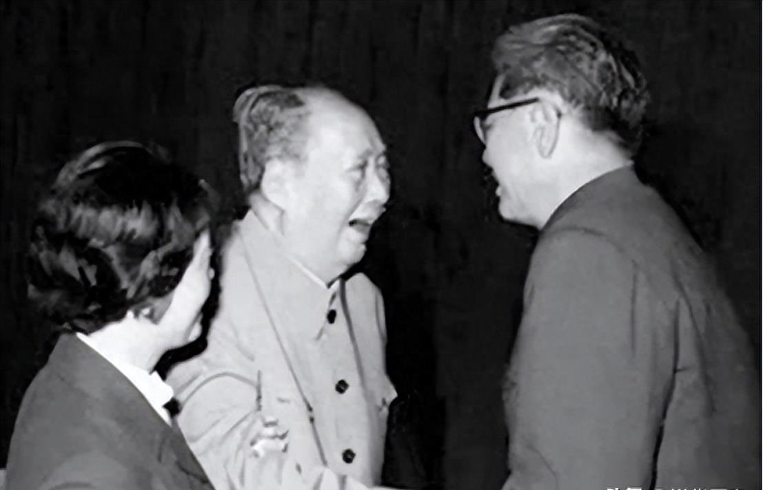 乔冠华到底有多强？联合国大会仰天大笑，毛*东泽**：一文顶两坦克师