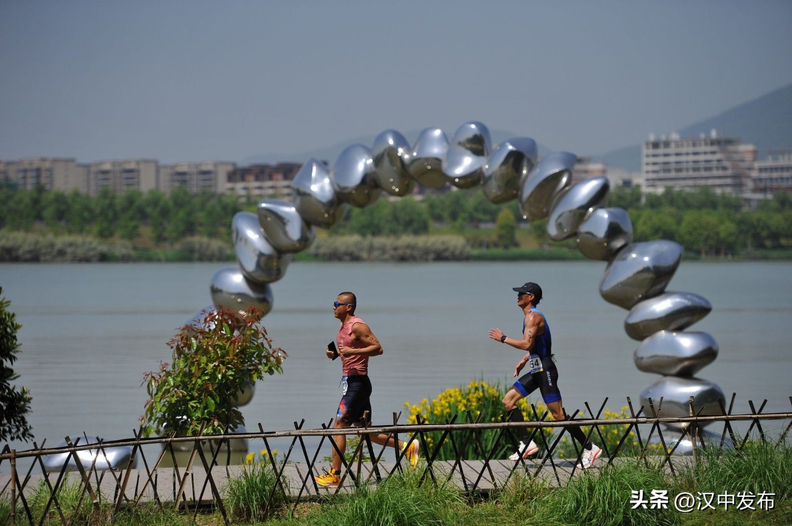 铁人三项汉中比赛现场在哪,往届汉中铁人三项比赛视频