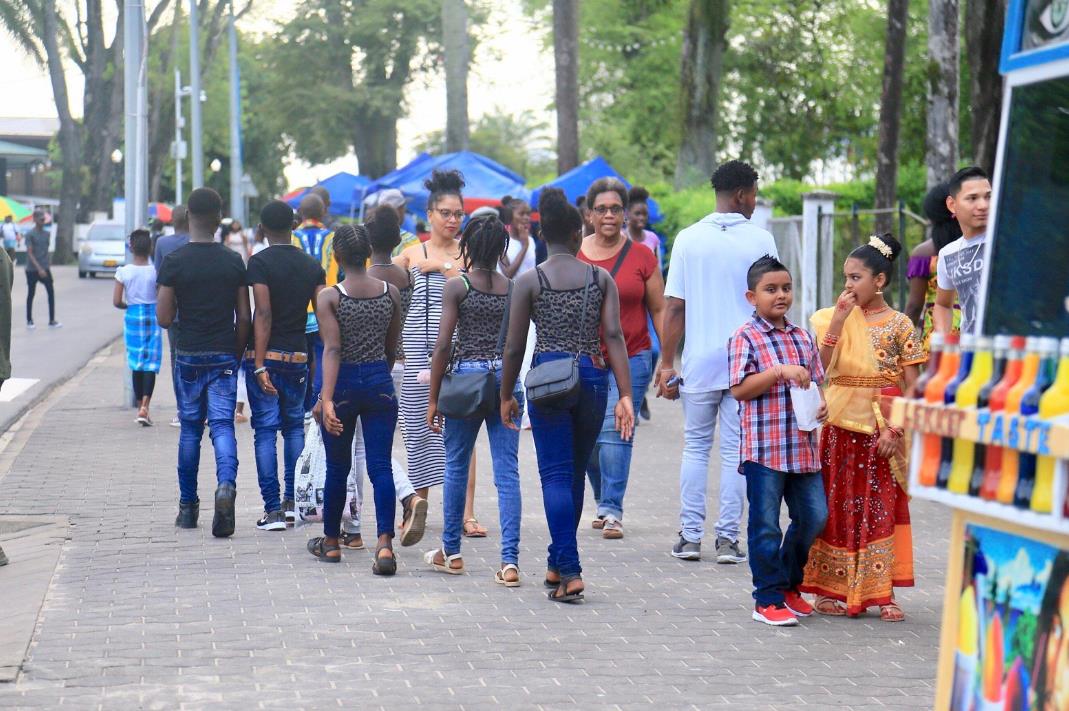 这个南美小国，被荷兰殖民300年后不肯单飞？还出过1位广东籍总统