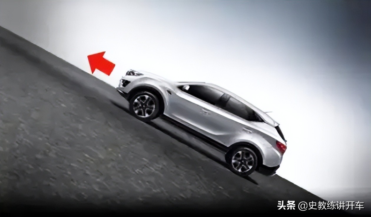 手动挡车坡道起步总熄火，教练讲2种起步方法，新手司机要记牢