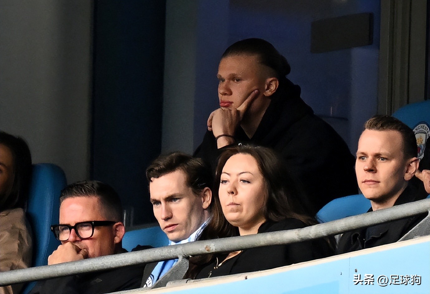 英超大战4-1!曼城致敬愚人节完胜利物浦,哈兰德缺阵格10成最佳