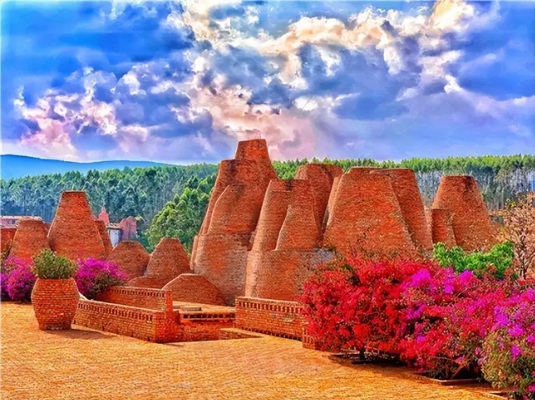 云南昆明繁华的地方,云南昆明必去的几个地方