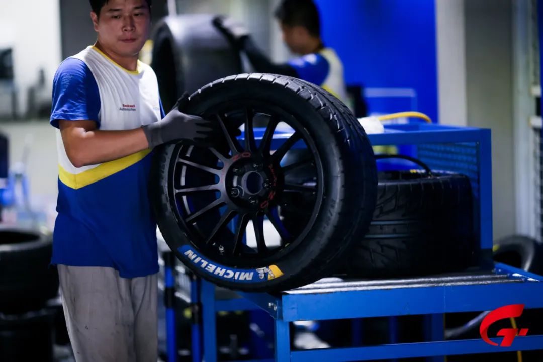 无惧风雨不怕跌倒,无惧风雨乘风破浪