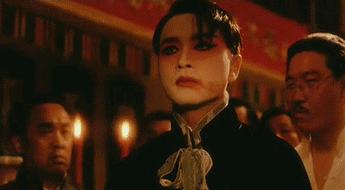 张国荣：被继母淋尿，原生家庭让他苦不堪言，46岁跳楼全身是伤