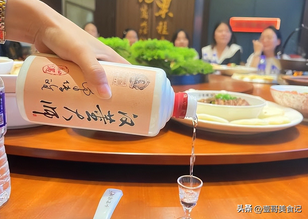 街边烟酒店没顾客为何越开越多,大街上的烟酒店生意是靠什么来