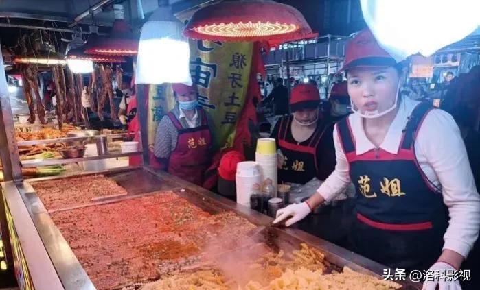 义乌摆地摊一晚赚9000元,浙江义乌95后夫妻摆摊日入9000