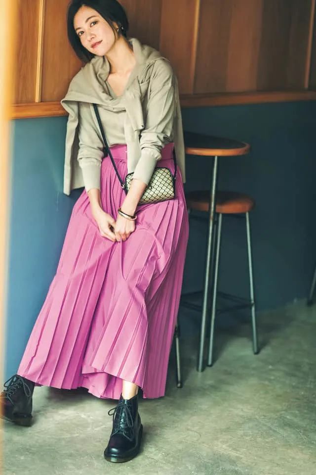 穿裙子靴子过年,过年穿了裙子显瘦