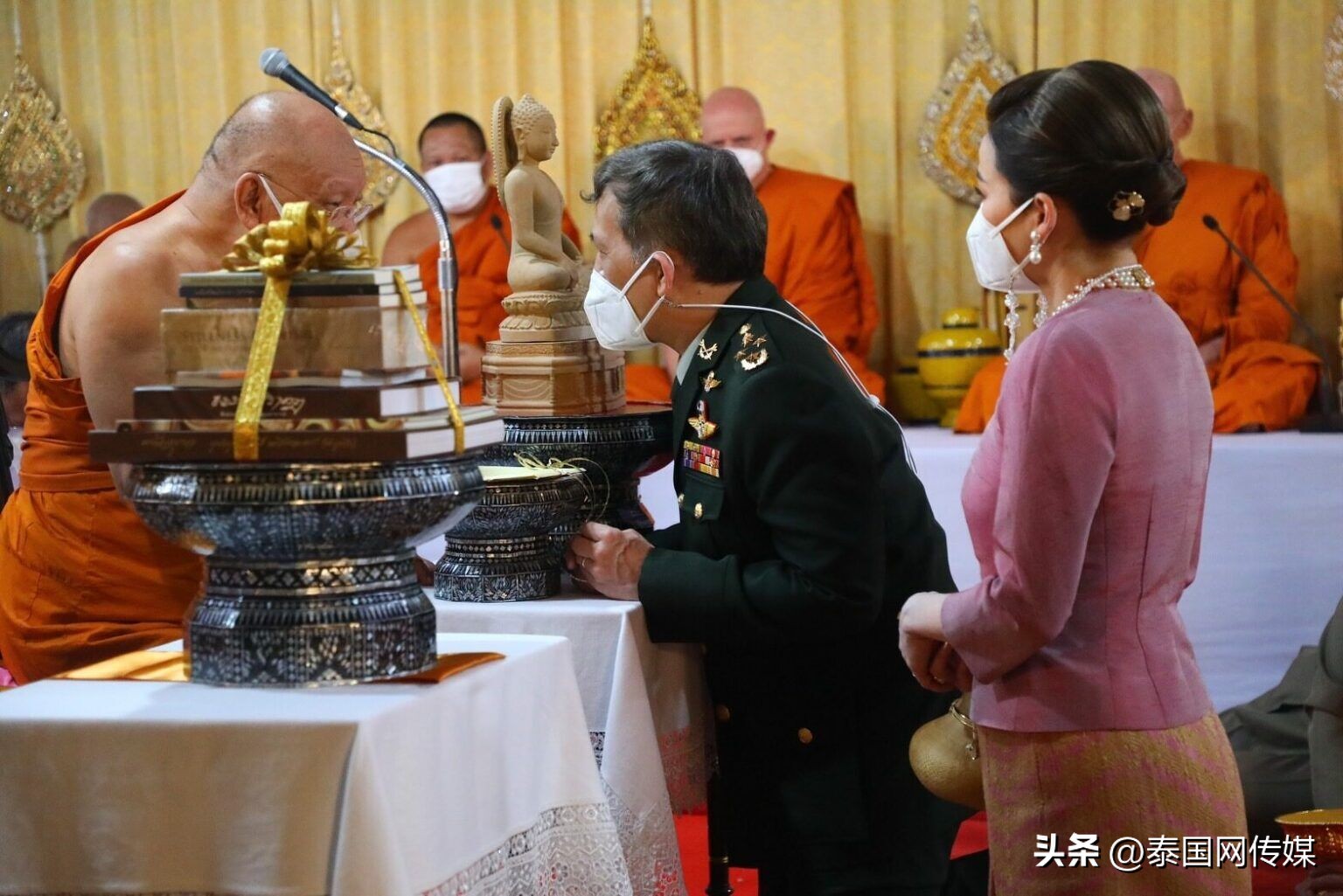 泰国国王最近出席活动,泰国最新国王和王后消息