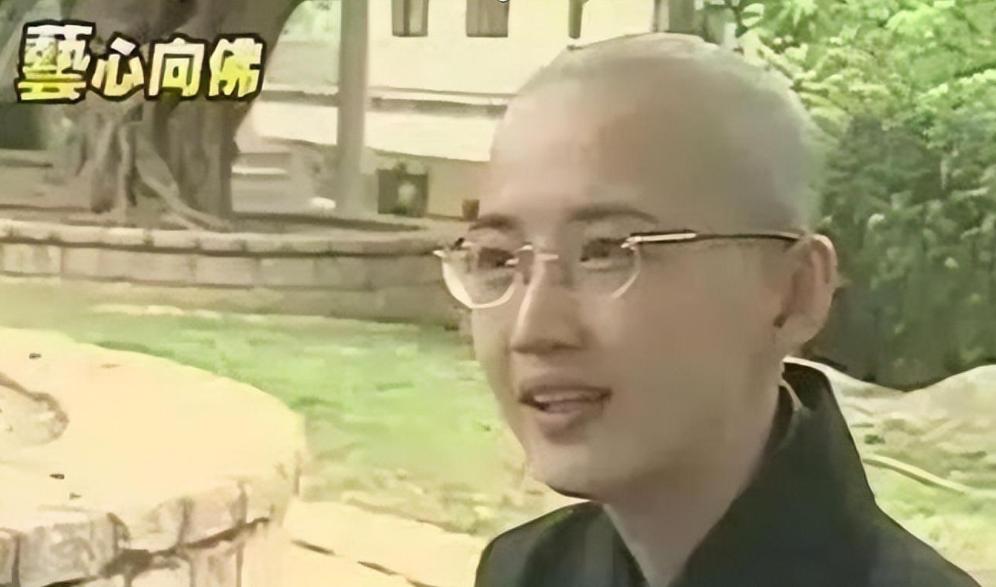 桑妮的20岁照片,桑妮颜值巅峰出家