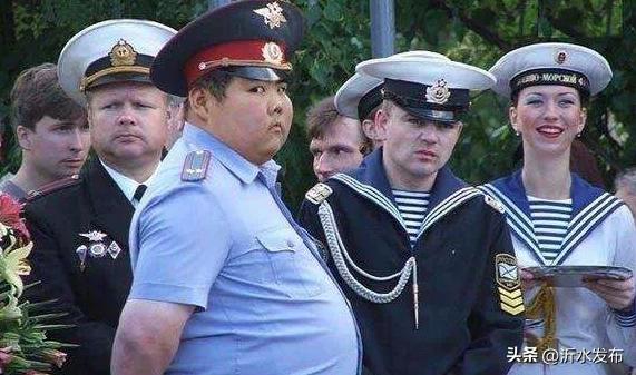 19年前，那个因一张照片走红网络的中学生小胖，后来的经历超乎你想象