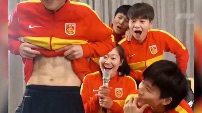 女足夺冠为何男足垫底,中国女足夺冠最新战况