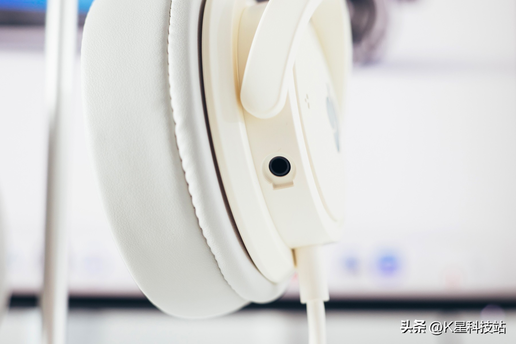 我的桌面我做主，一套平淡无奇白色系生产力+重度娱乐桌面分享