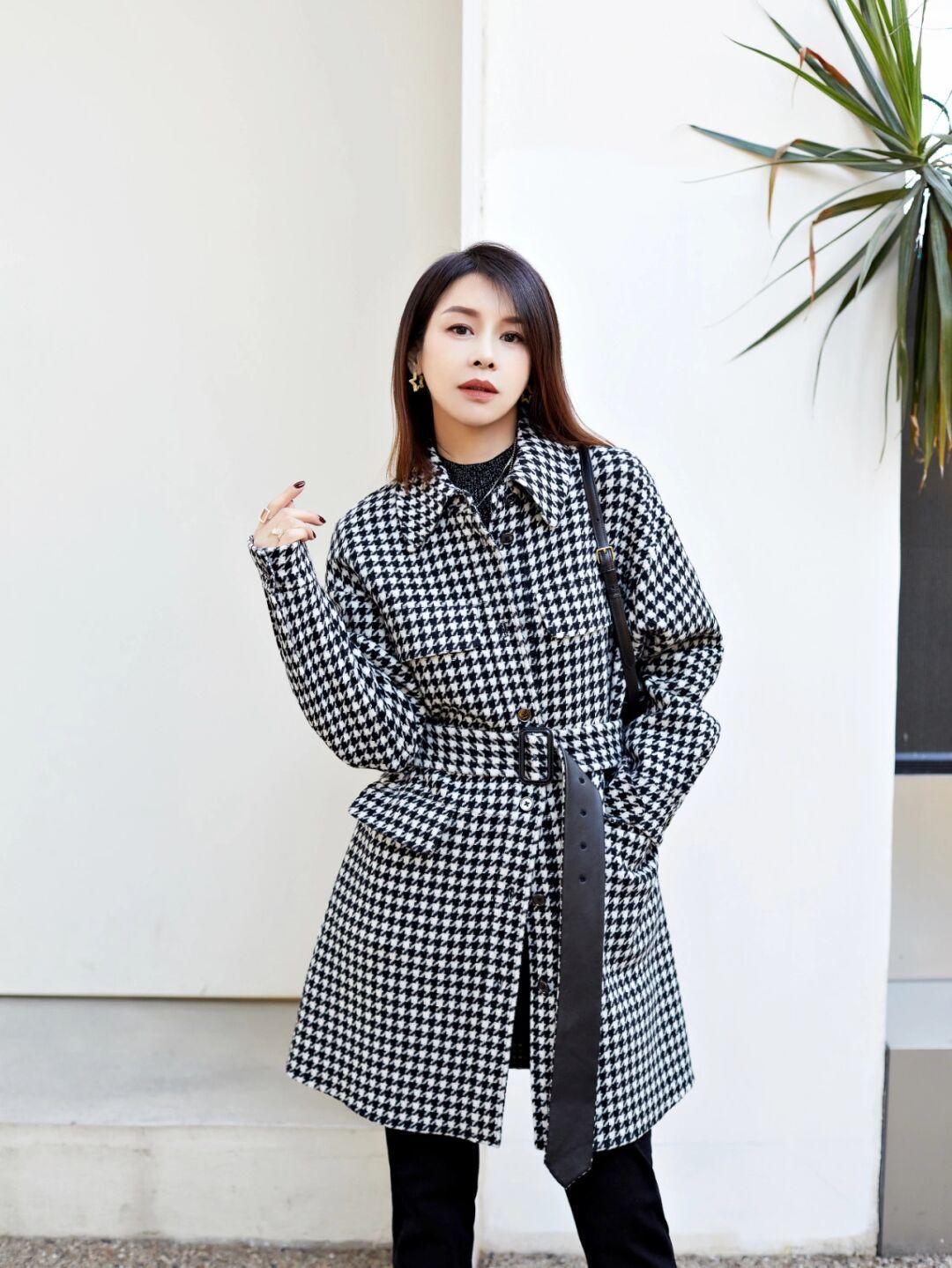 适合40+女性的大衣搭配，过年走亲戚倍有面子，年纪越大越合适