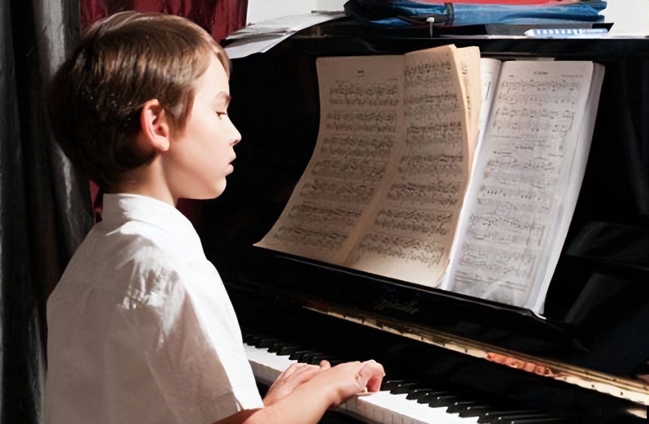 孩子到了青春叛逆期，贪玩不学习，该如何平衡学习和娱乐？