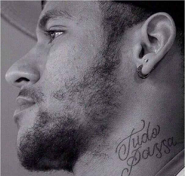 内马尔新纹身,内马尔纹身过程视频