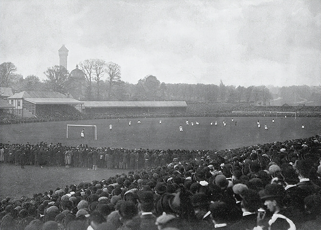 足球火热的战争,足球资本收割的手段