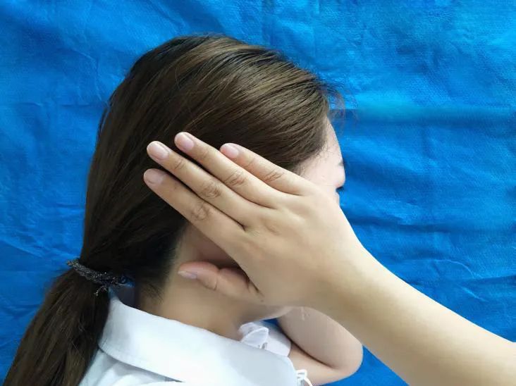 一招治耳聋最有效的方法,治耳聋的保健操