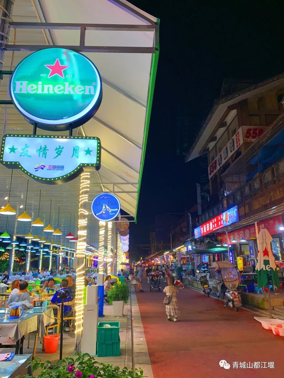 初秋城市漫游指南！都江堰8大爆款夜游地全在这里，吹河风尝美食get暴走两万步的畅快~