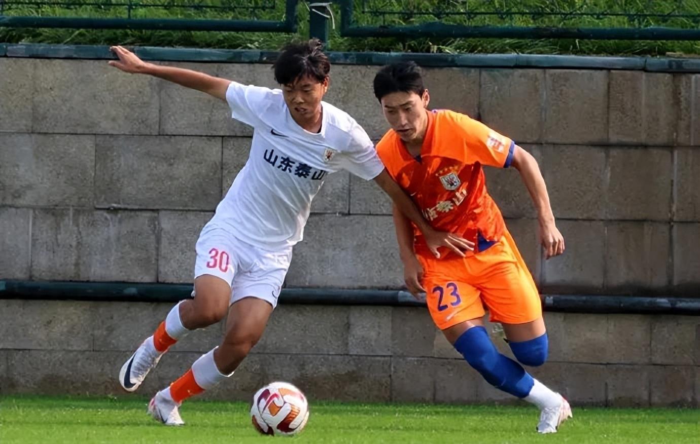 国足对泰山热身赛,国足对乌兹别克斯坦赛后