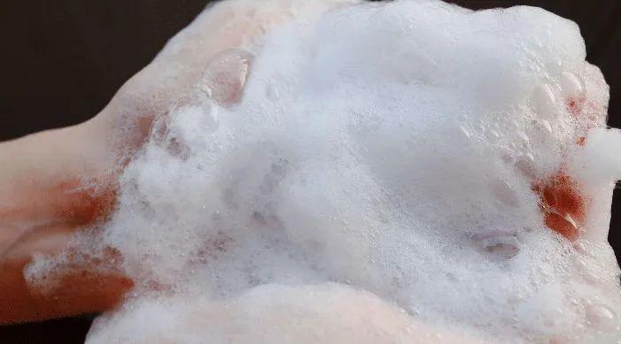 海飞丝清扬阿道夫洗发水哪个更好,洗发水是清扬的好还是海飞丝的好