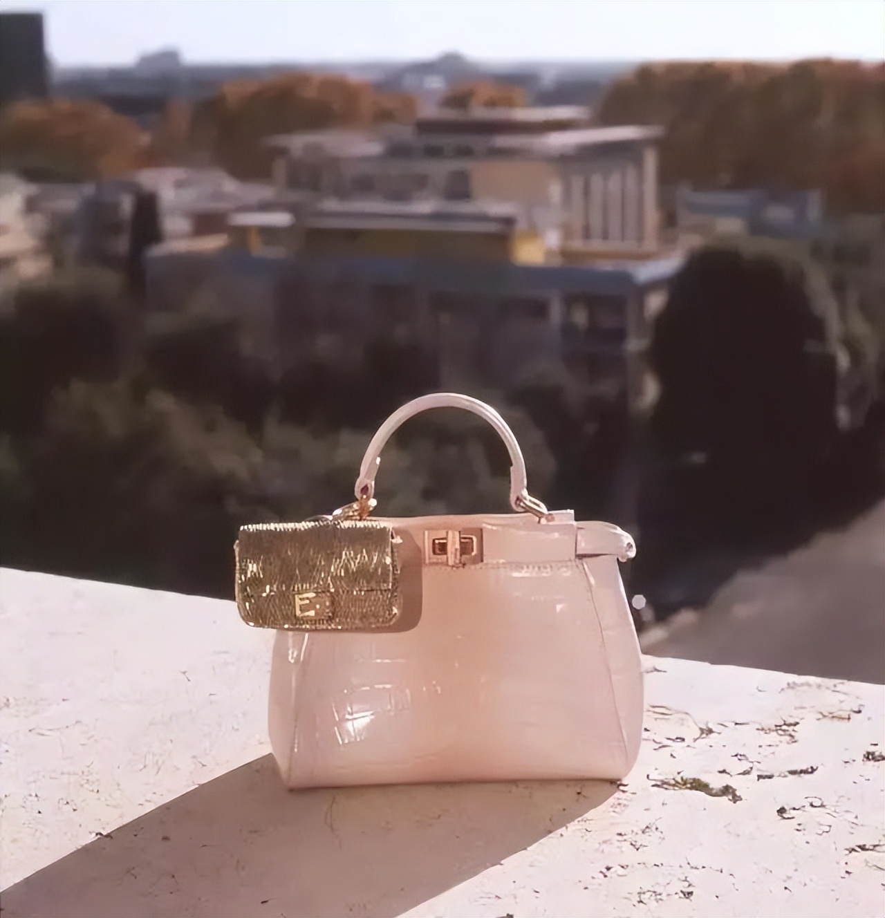 FENDI芬迪：时尚界的“爆款制造机”