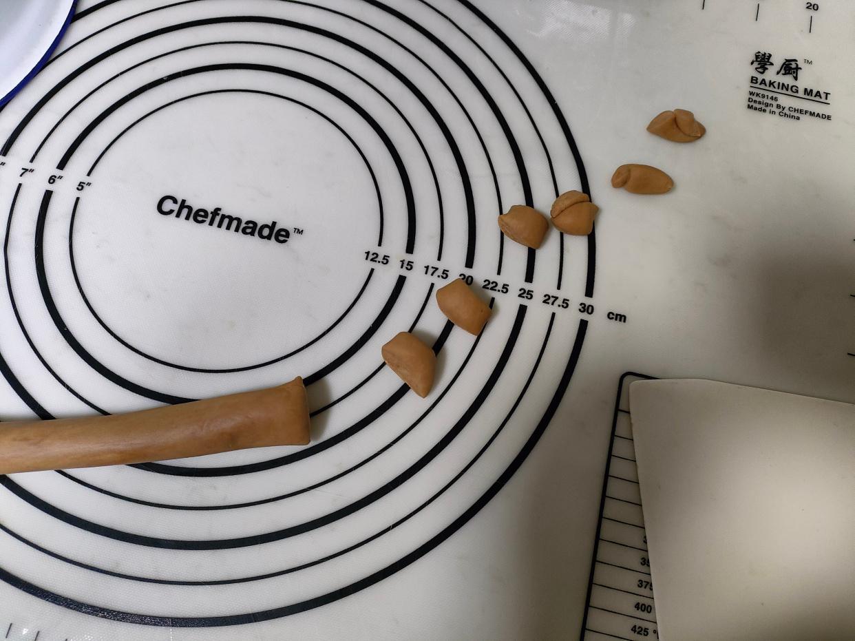 香喷喷的“足球”馒头来了，好吃又好玩，网友：不知从哪里下口？