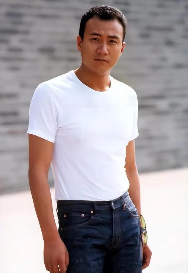 24年后再看何冰，才明白一顿饭就把老婆娶回家，到底有多幸运